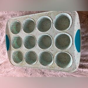 Used Trudeau Blue Confetti Easy Release 12 Muffin Baking Pan in good condition.